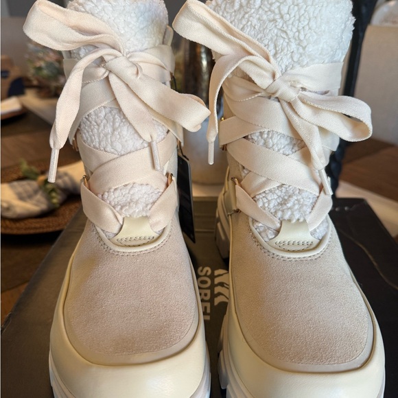 Sorel Women's Tan and Cream Winter Boots - Picture 2 of 6